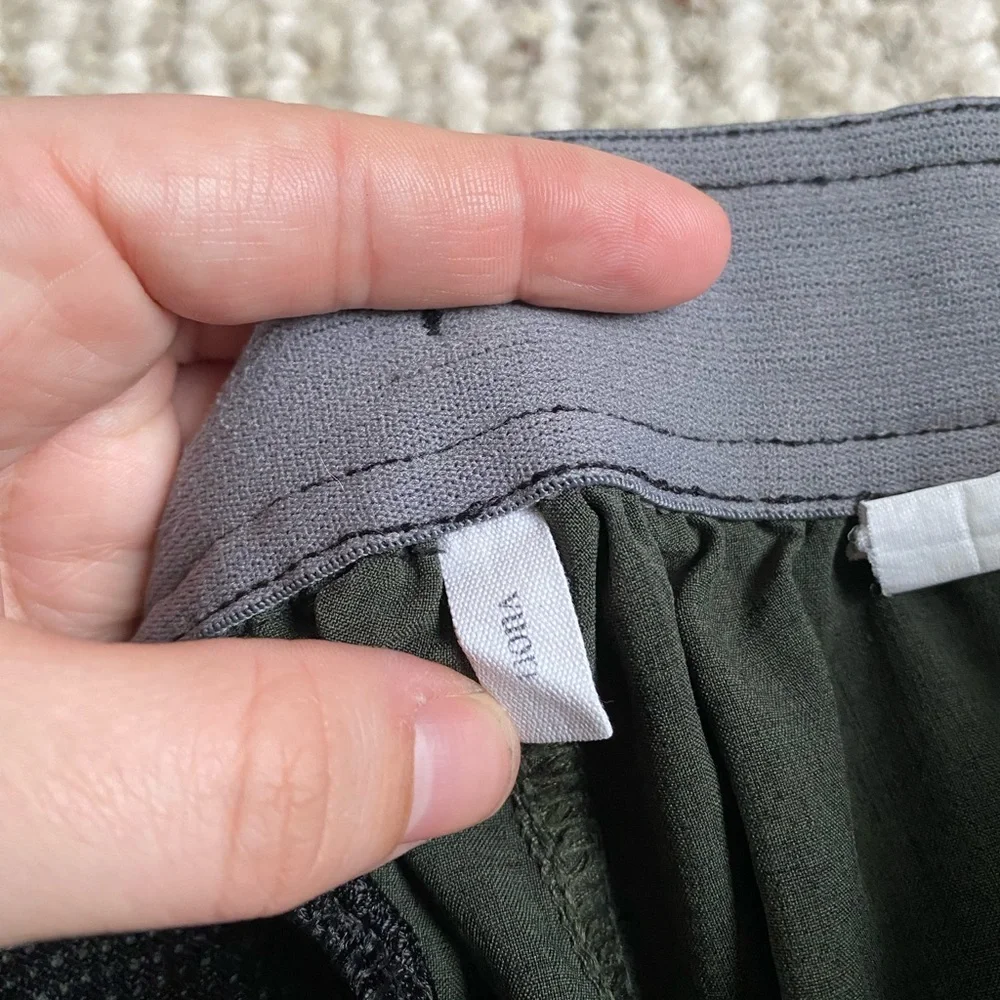 VUORI men’s green camo 9” shorts size‎ small